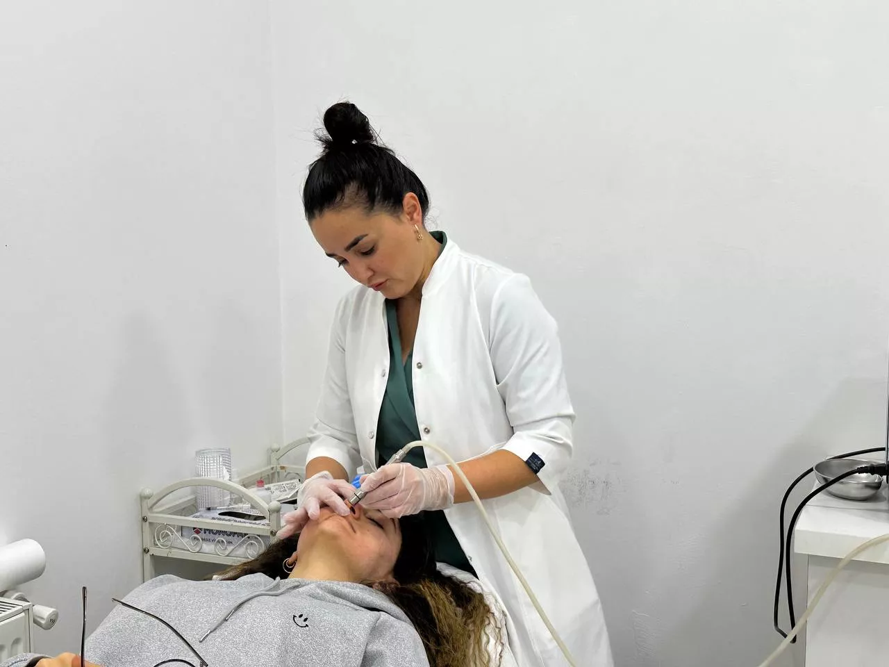 Xallar (Dəri Molları): Nədir, Niyə Yaranır və Hansı Hallarda Diqqətli Olmaq Lazımdır?